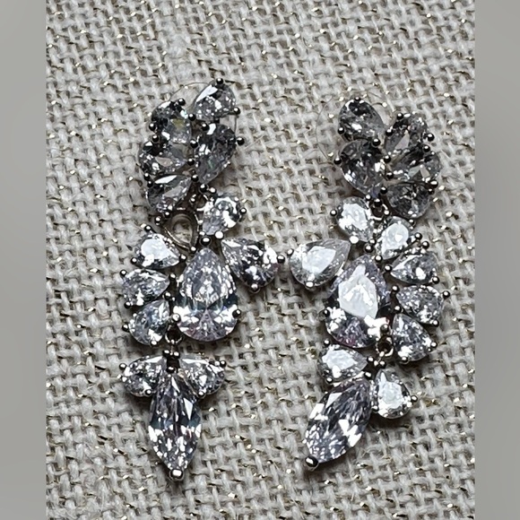 EARRINGS Crystal Prong Set Cluster Dangle Drop Silver Tone Wedding Pageant 4088 - Picture 5 of 10